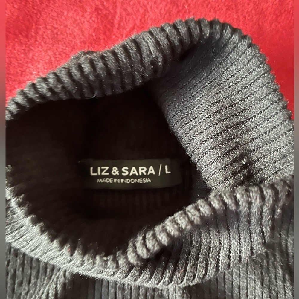 Sleeveless, turtleneck sweater - Picture 2 of 2
